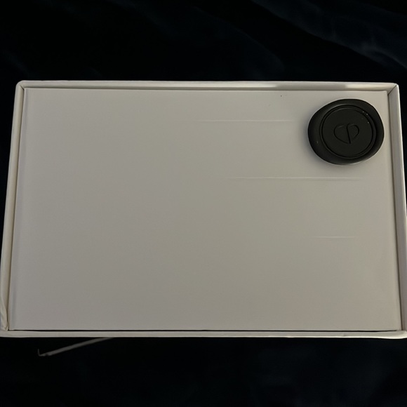 ⭐️C Dior travel pouch and mirror with gift box. - Picture 15 of 17